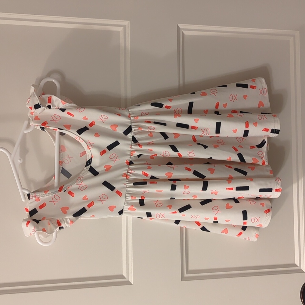 Dot Dot smile xoxo lipstick dress